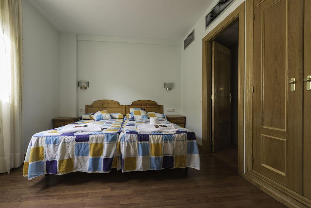 Hostal Restaurante La Pineda Ель-Барко-де-Авіла Номер фото