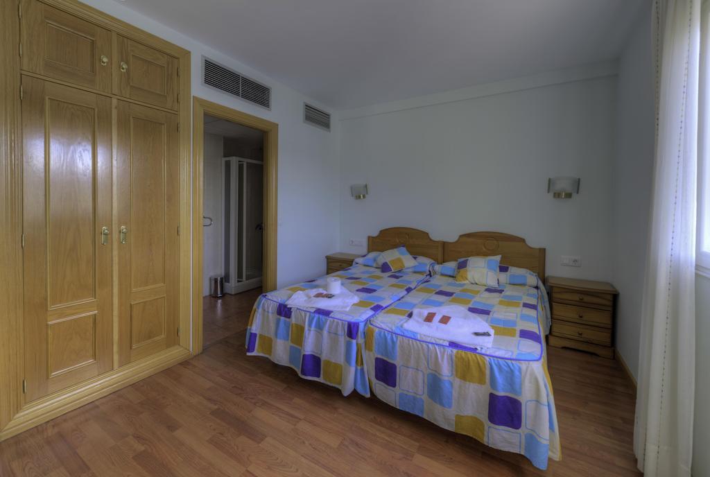 Hostal Restaurante La Pineda Ель-Барко-де-Авіла Номер фото