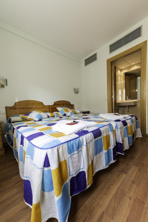 Hostal Restaurante La Pineda Ель-Барко-де-Авіла Номер фото